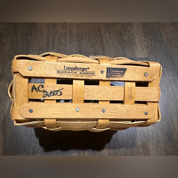 Longaberger 2005 American Cancer Society Basket with Leather Cancer Ribbons - Picture 3 of 5